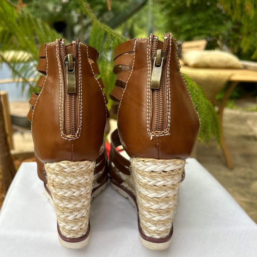 Size 7 , gladiator style,brown,Espiral Sandal